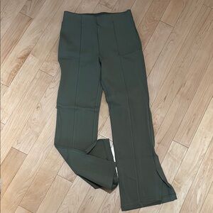 A&F Split-Hem Slim Flare Knit Pants - size Ms - new - never worn - no tags